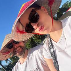 Bustour natürlich mit traditionellem Kopfschutz 😁