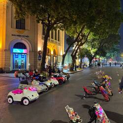 Freitagabend werden die Straßen für die Menschen gesperrt und solche Gefährte rausgeholt 😁👍🏻