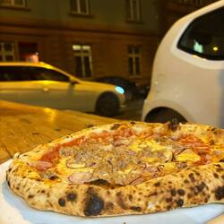 Pizza auf der Straße