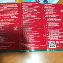 De volgorde van de groepen en de wagens, met als laatste de kerstman