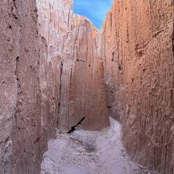 Dieser Spalt zeigt, dass dies hier nur fragile Hohlkörper sind.
