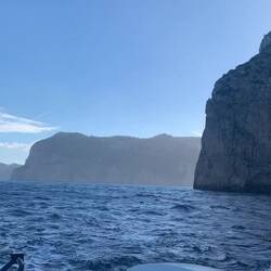 Wir passieren eine Cala nach der anderen