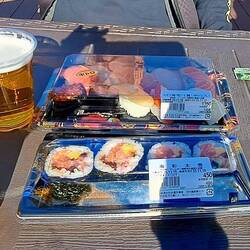 Our lunch: fresh sushi from the fish market.