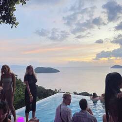 Die Poolparty findet jeden Samstag statt