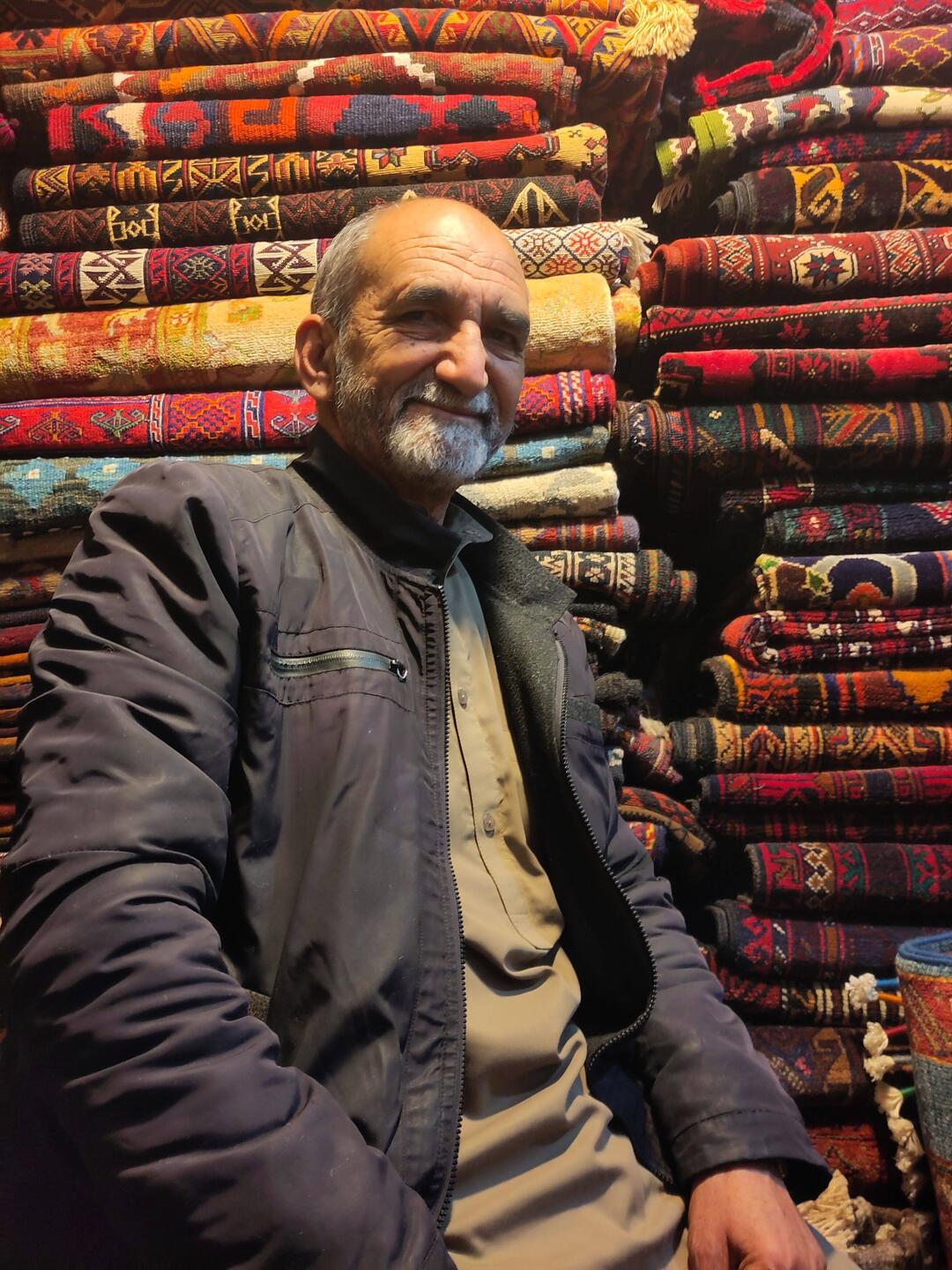 Jafar and his rugs. A beautiful encounter