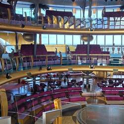 Die drei Eatgen des Theatriums