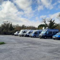Der Stellplatz, bin nach links geflüchtet! Die anderen sind alle weggefahren!