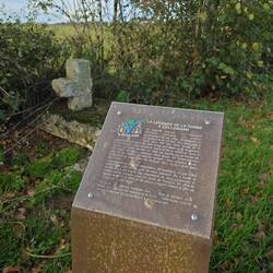 "LA LÉGENDE DE LA TOMBE À L'ALLEMAND" (Die Legende vom Grab des Deutschen)