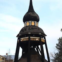 ...wie so üblich mit separatem Glockenturm