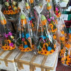 Blumengaben für die Götter