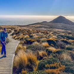 Ein überglücklicher Peter auf dem Weg zum Sehnsuchtsteich 😃 - im Hintergrund der Henry Peak