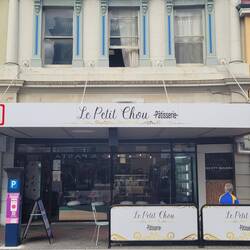 Dr Inhaber e junge französische Patissier us Bordeaux