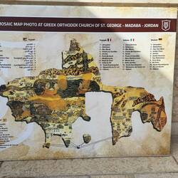 ...das ist das übrig gebliebene Bodenmosaik als Karte mit Legende