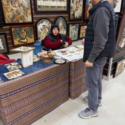 ...und sie ist die Schöpferin meines "Objektes der Begierde". Riad spricht mit ihr über den Preis.