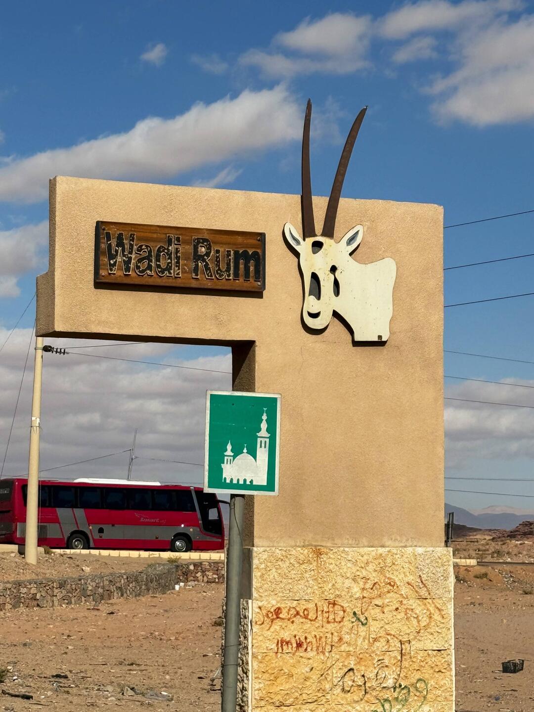 Wadi Rum! Spektakuläre Landschaft und Highlight jeder Jordanien Reise.