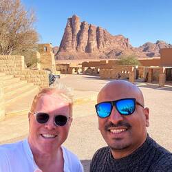 "Die Sieben Säulen" im Hintergrund, "Die zwei Männer" im Vordergrund.