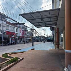 Die größte Stadt der Insel: Thong Sala, hier ist auch der Ferry-Pier