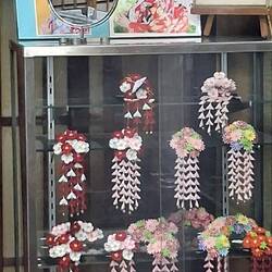 Haarschmuck für die jungen Maikos