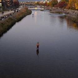 Hier ist der "dunkle Fluss" SEHR flach!