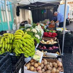 Small fruit and vegetable market