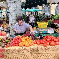 This lady's raspberry jam is the best I have ever eaten. I should have bought a case, not only 1.