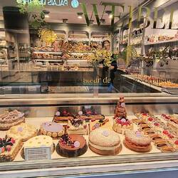 Ooh la la, les cakes and pastries.