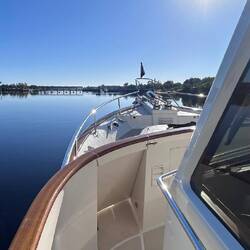 The WP Franklin Lock. Our first for the day, 4 miles up a mirrored river.