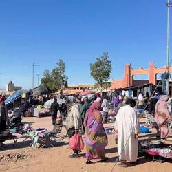 Ein Marktschreier will den anderen übertreffen