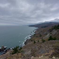 Mit Wolkenfront im Hintergrund.