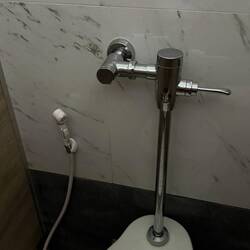 Klo ohne Toilettenpapier dafür mit kleiner Dusche 😅