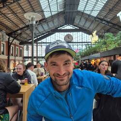 Foodcourt mit Fischl