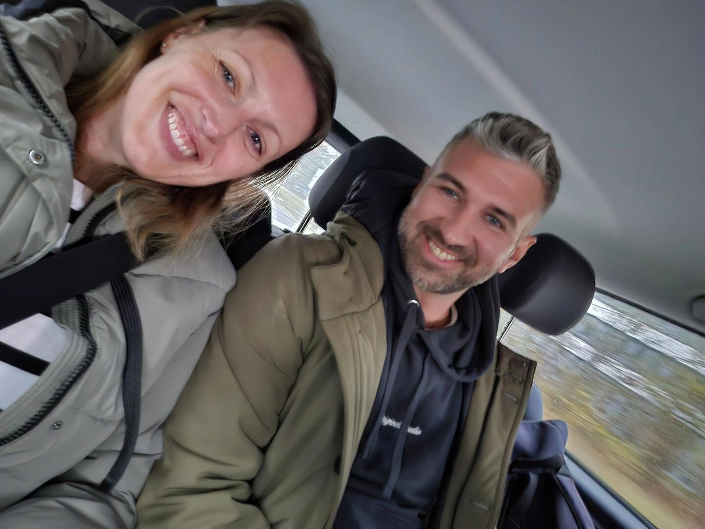 Im Shuttle Bus zum Flughafen