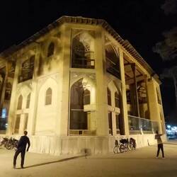 Freizeitaktivitäten im historischen Bezirk sind beliebt. Rasenflächen sind ebenfalls frei zugänglich