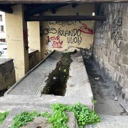 Ehemaliger gemeinsamer Wäschewaschplatz