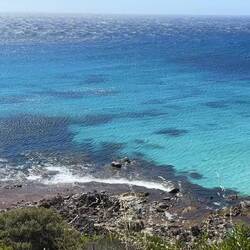 Das Wasser ist soooo klar ... leider etwas kühl durch den Wind