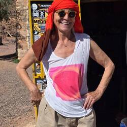 Stop over on this pass, tizi n tazazert, in a cute café. Elfi gets her first turban