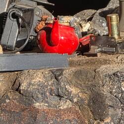 One lone teapot, looking for it's lid