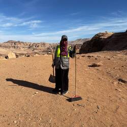 Eine Heldin-des-Alltags! Selbst hier oben wird auf Sauberkeit geachtet.