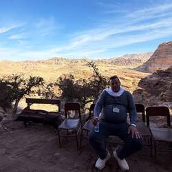 An einer der vielen Raststationen. Grandiose Aussicht mit "geschafftem" Awad.