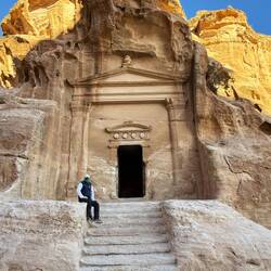 Ich hab Awad den Spitznamen "Steven Adwa Spielberg" gegeben. Er wollte immer filmen und Fotos machen