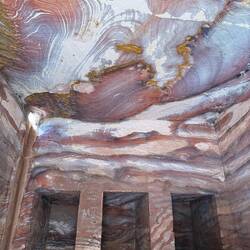 ...in Rom waren es Deckenfresken und Gemälde hier ist's der pure Stein.