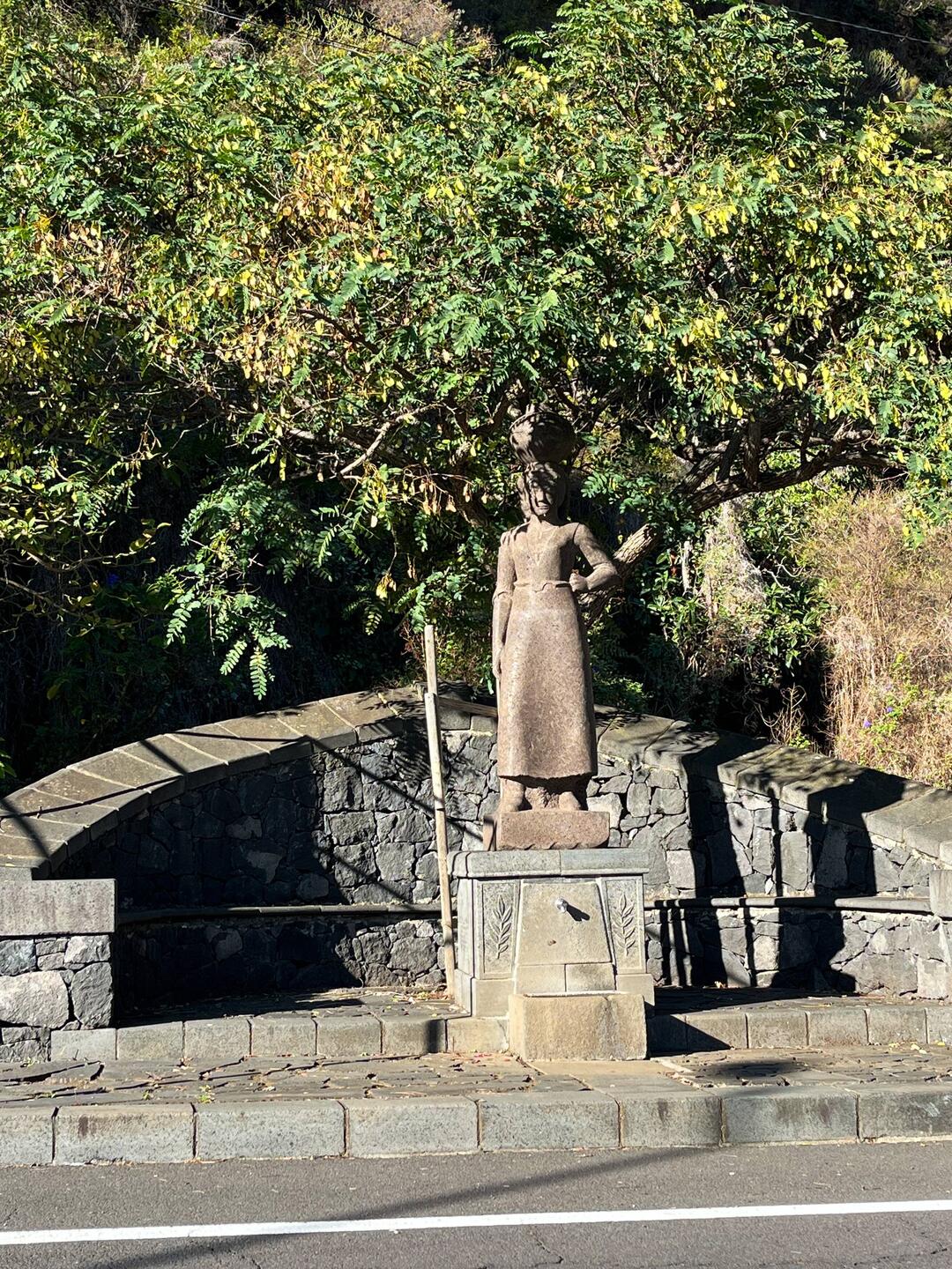 Natural spring water, where women use to do their laundry.