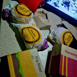 Un repas d'anniv équilibré ! 🤣