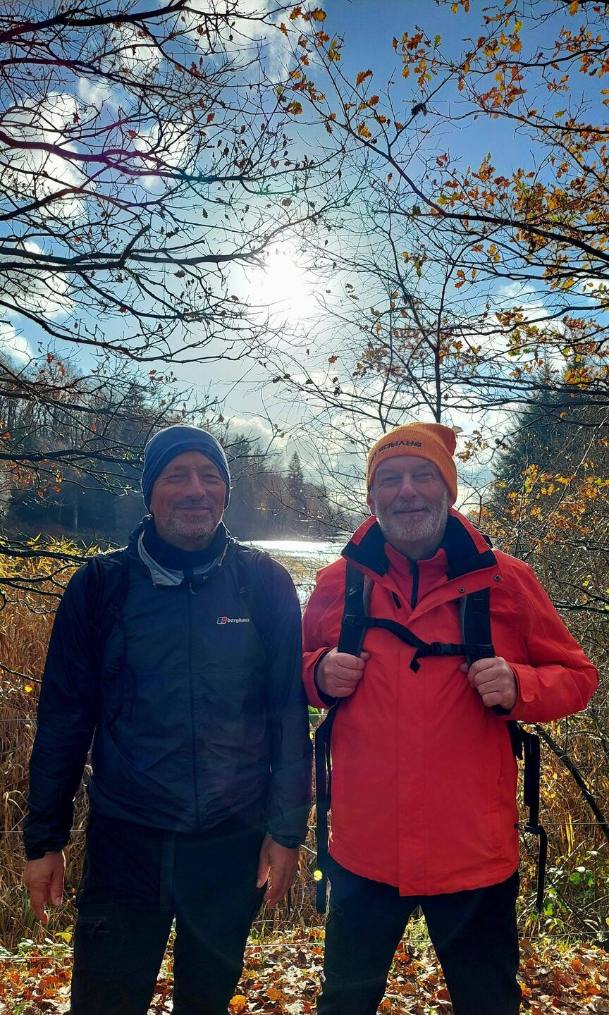 Zwei Pinguine und zwei Talsperren