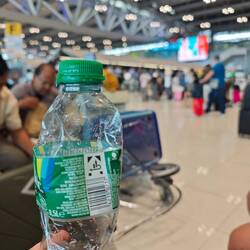 Der Deutsche und seine Pfandflasche 🤣