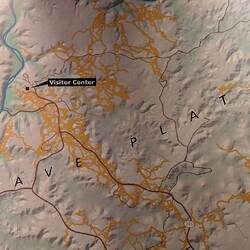 Die gelben Linien stellen das Höhlensystem dar
