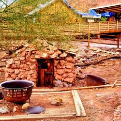 Man beachte die Preisliste auf dem Topf