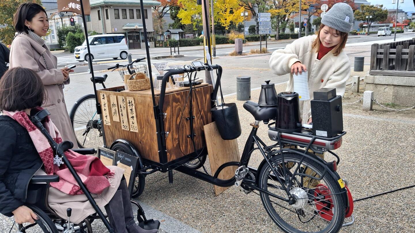 Fahrbare SLOW-Kaffee-Kuchen-Station - vorne quer mein Rad
