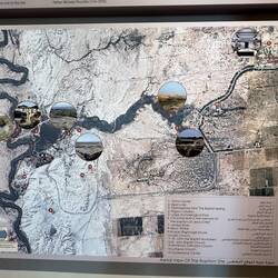 Hier ist eine Karte mit allen wichtigen Punkten an dieser Jordanstelle. Wer mehr sehen will: zoomen.