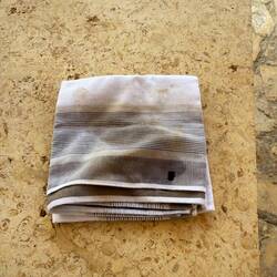 Eine Reliquie des 21. Jahrhunderts. Mit Jordanschlamm benetztes Taschentuch!